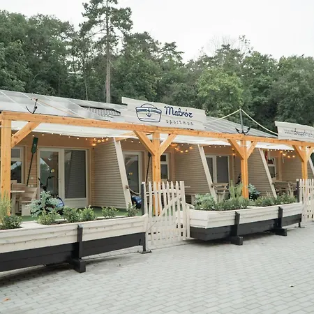 Matroz - Koezvetlenuel A Stranddal Szemben * Balatonalmádi